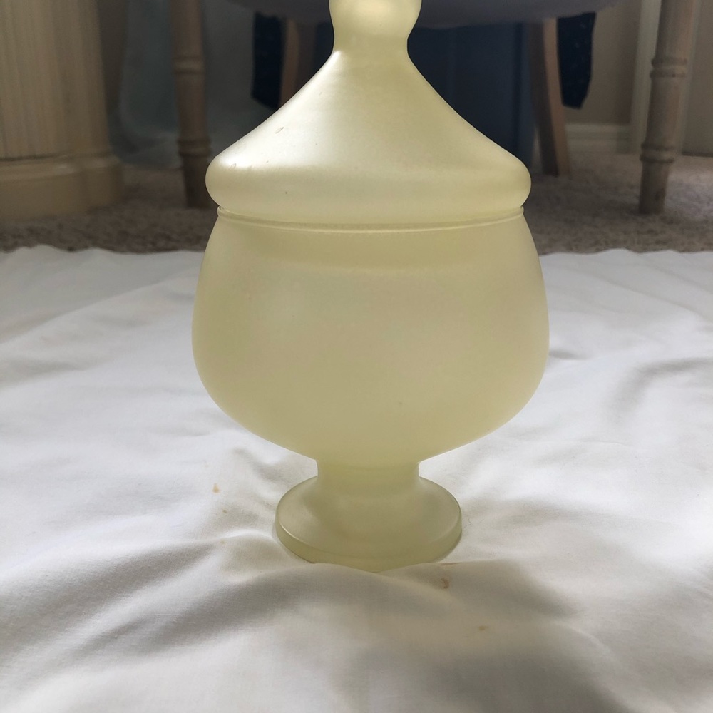VINTAGE NWOT YELLOW GLASS BOTTLE - Picture 6 of 8
